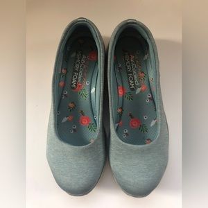 2/$40 - Sketchers floral “everyday is a garden party” embroidered shoes